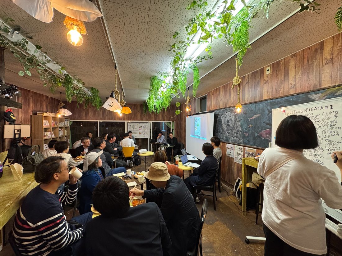 vol.1 会場で登壇に耳をかたむける参加者